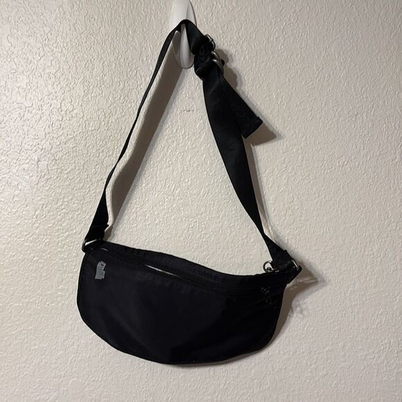 Lululemon Travel Pooch Belt Bag - Picture 8 of 8